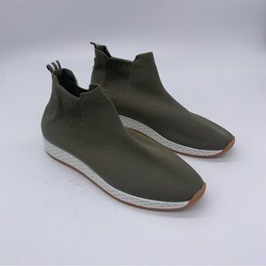 Urban Sport by J/Slides Khaki Green Knit Teddy Slip On Sneakers Size 9 NWOB 7038
